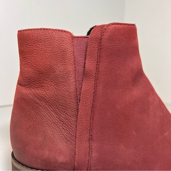 Caslon Burgundy Booties Stretch Shoe Size 7.5 Like New - Picture 4 of 10